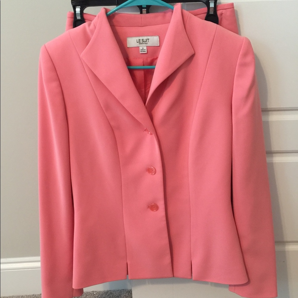 Le Suit Skirt Suit size 6